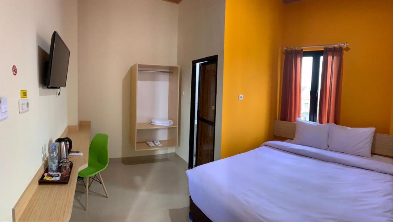 Hotel Sriwijaya 99 Palembang Kültér fotó